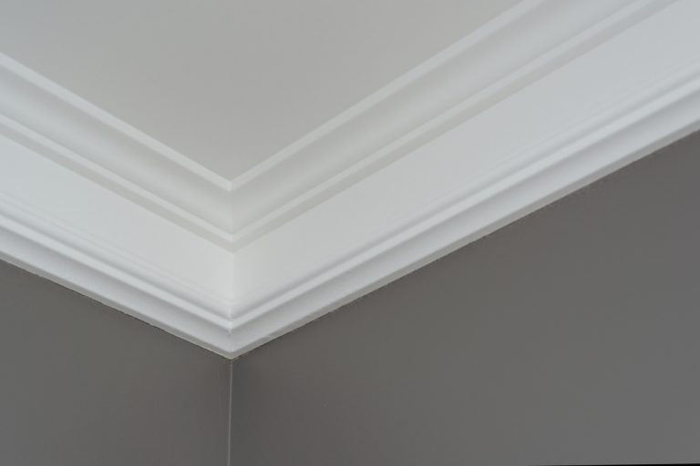 Painting and decorating - ceiling molding