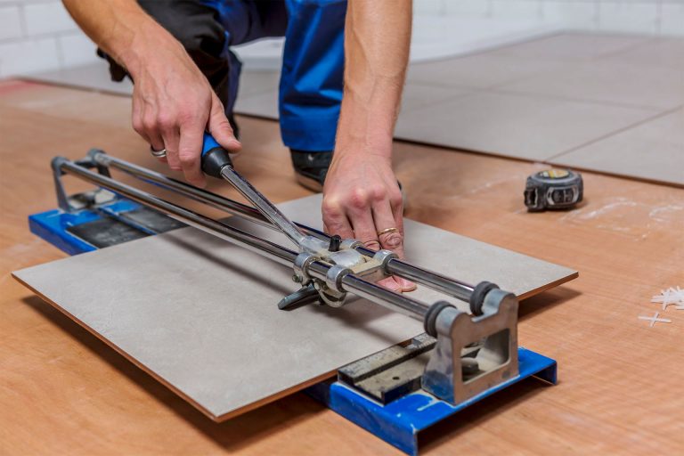 London tilers cutting floor tiles