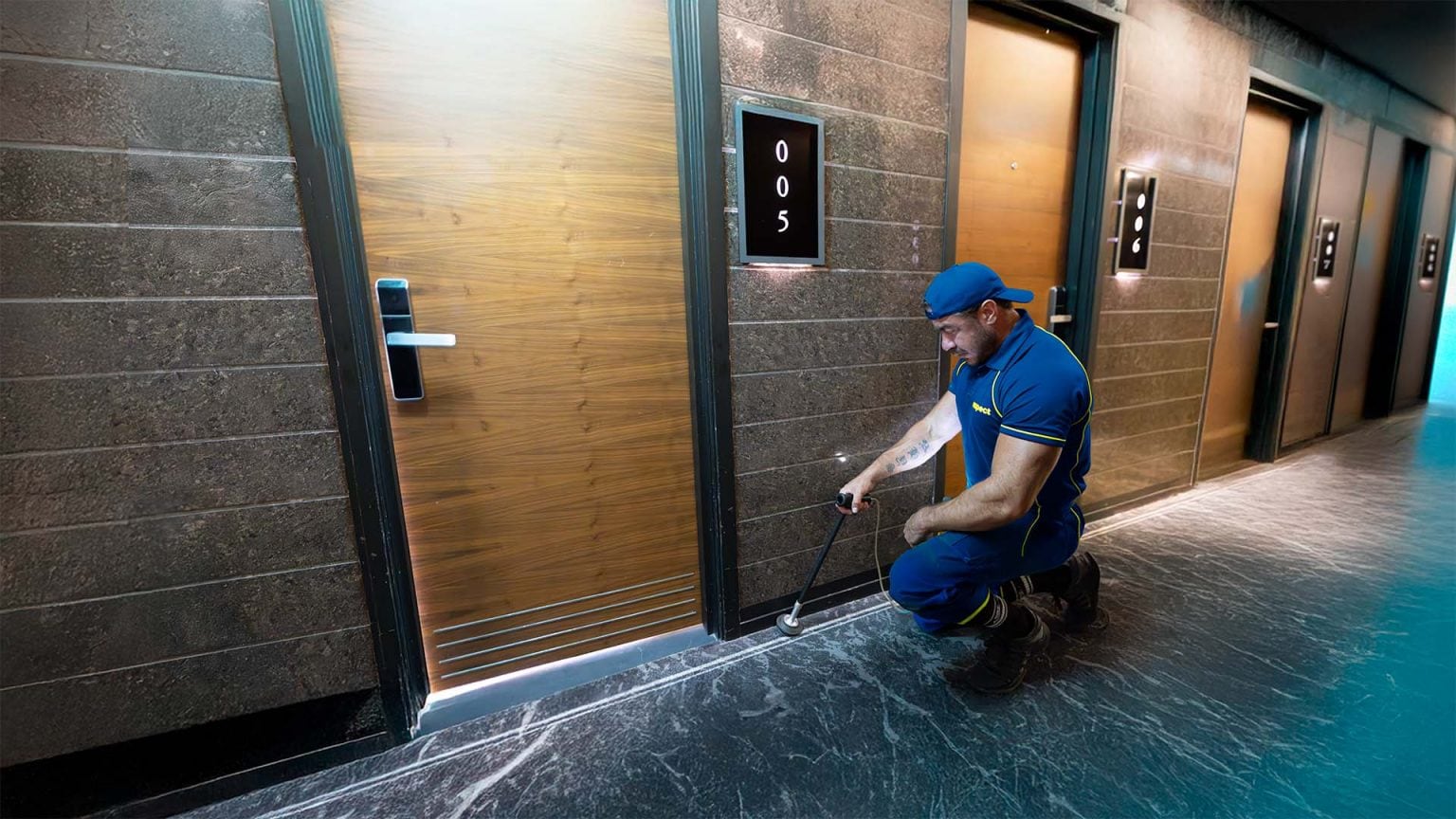 Commercial leak detection using tracer gas to find a leak in a hotel corridor