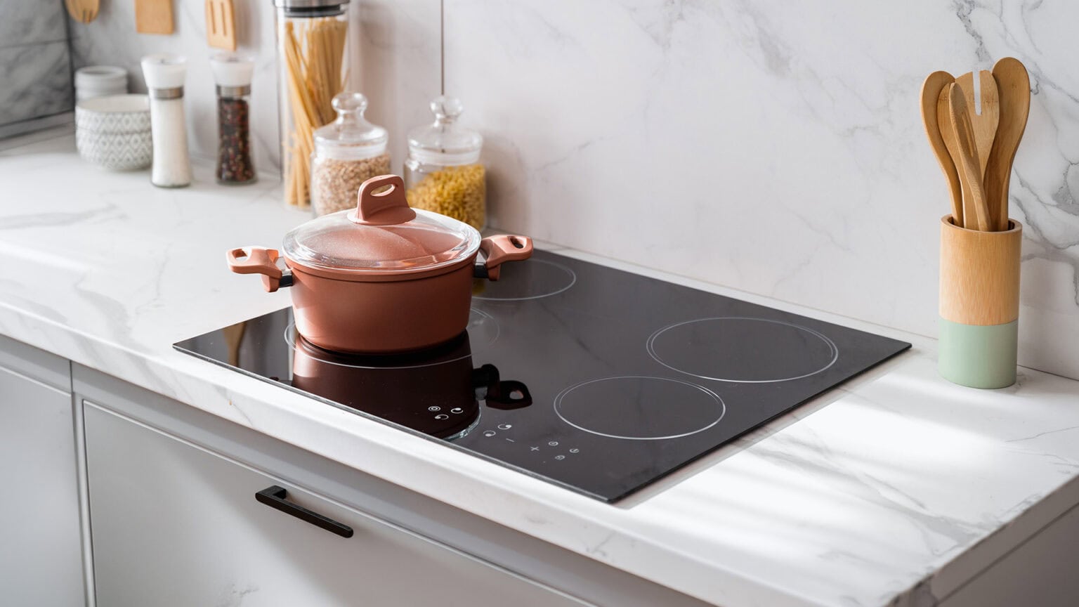 Pot on induction hob
